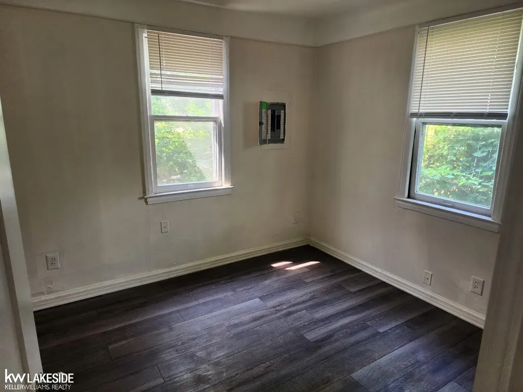 8158 Westminster Avenue Warren City MI 48089