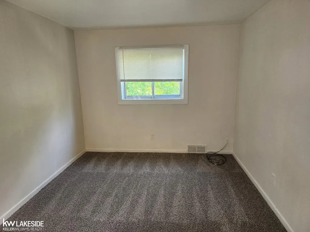 8158 Westminster Avenue Warren City MI 48089
