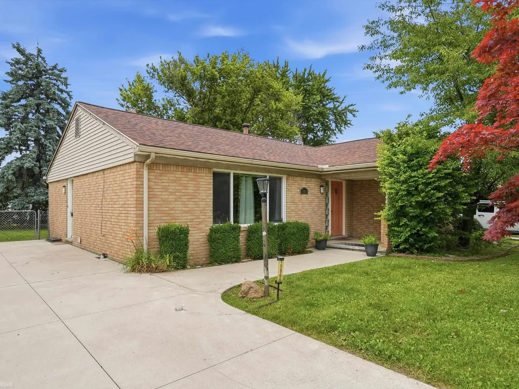 15861 Coral Avenue Clinton Charter Township MI 48035