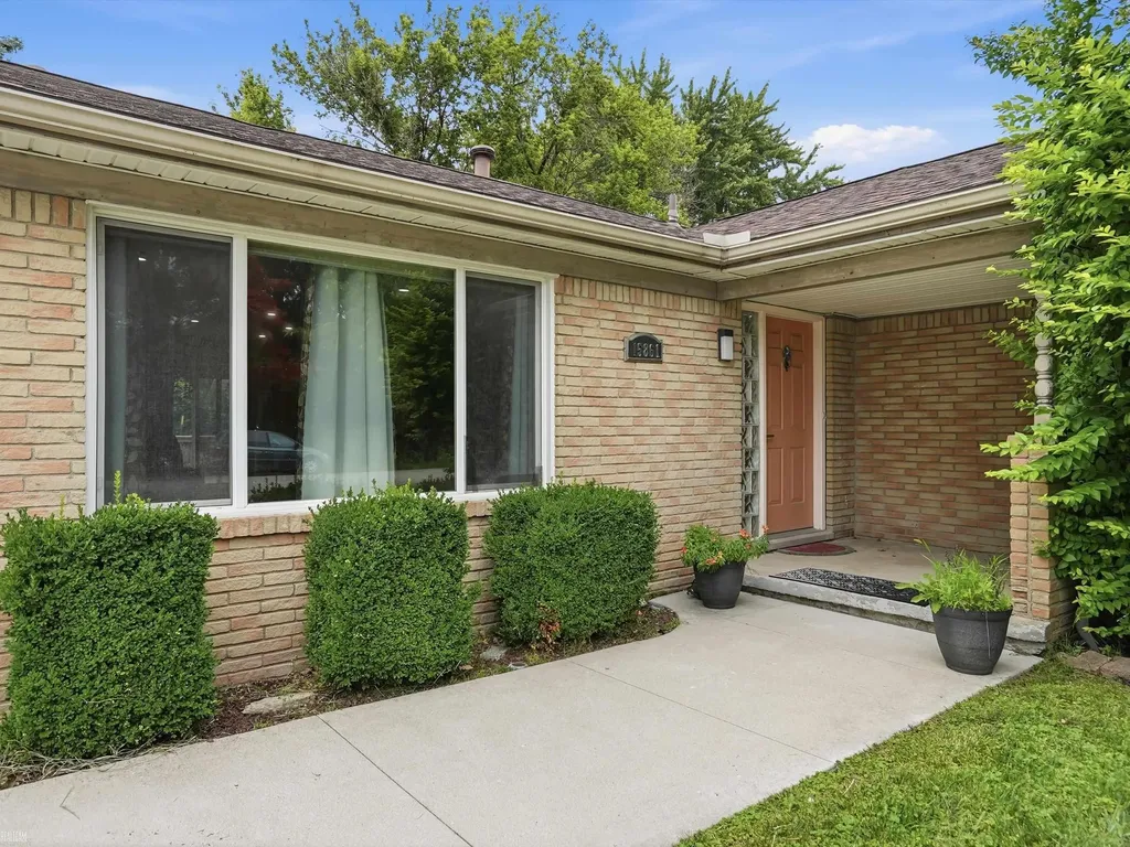 15861 Coral Avenue Clinton Charter Township MI 48035