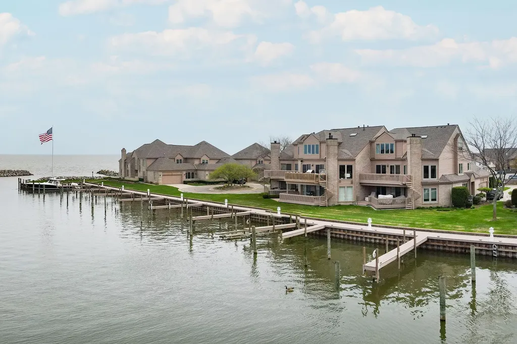 26230 Harbour Pointe Drive Harrison Charter Township MI 48045