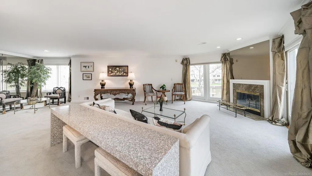 26230 Harbour Pointe Drive Harrison Charter Township MI 48045