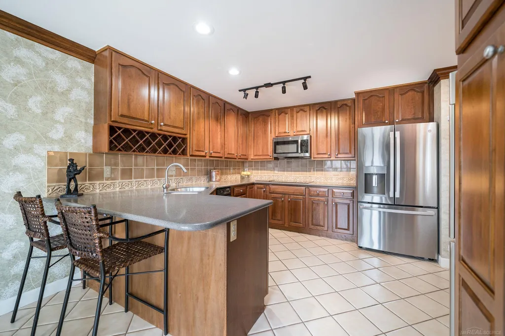 26230 Harbour Pointe Drive Harrison Charter Township MI 48045