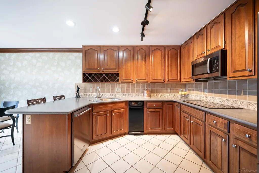 26230 Harbour Pointe Drive Harrison Charter Township MI 48045