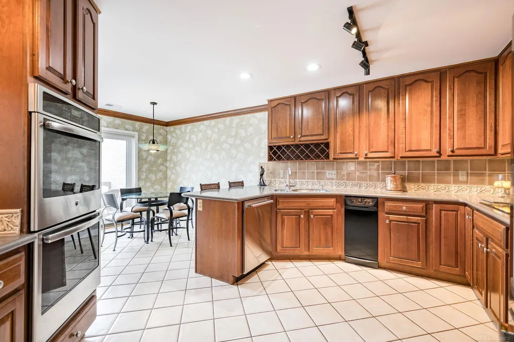 26230 Harbour Pointe Drive Harrison Charter Township MI 48045