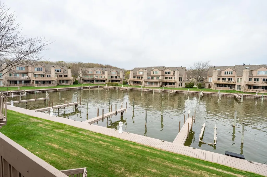 26230 Harbour Pointe Drive Harrison Charter Township MI 48045
