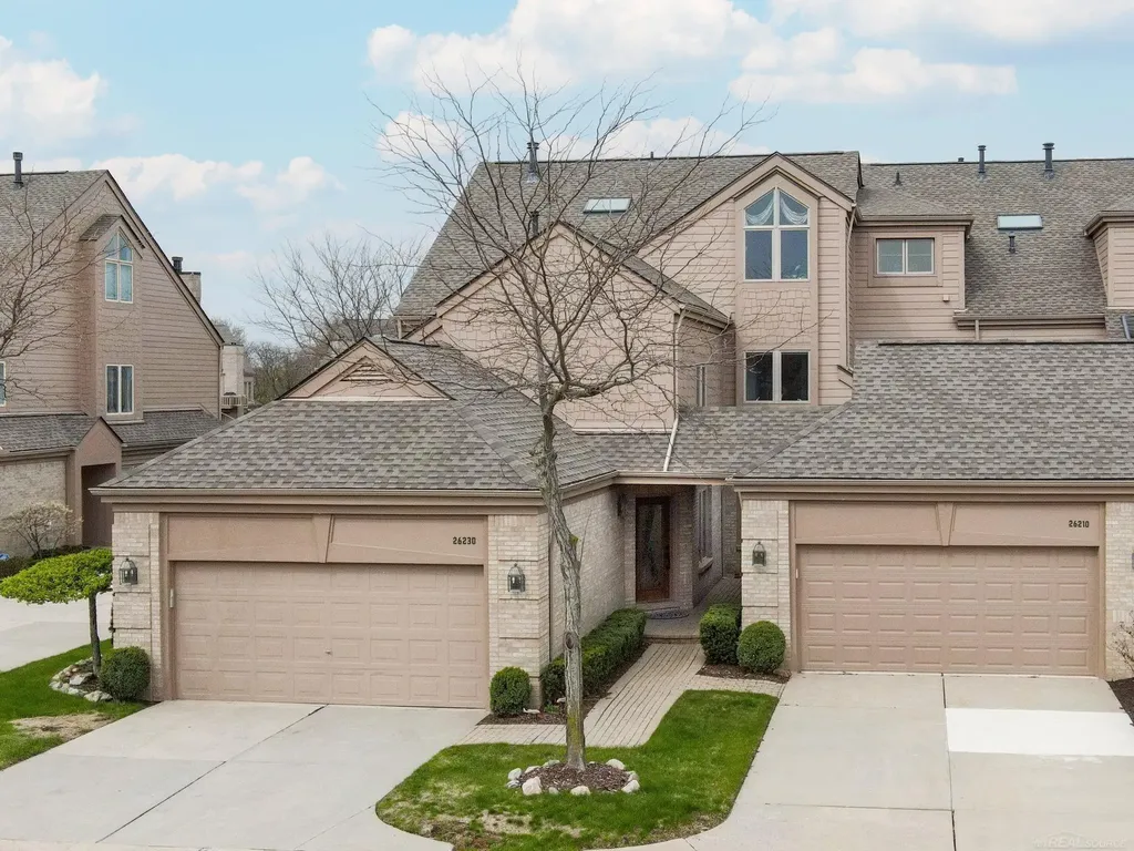26230 Harbour Pointe Drive Harrison Charter Township MI 48045