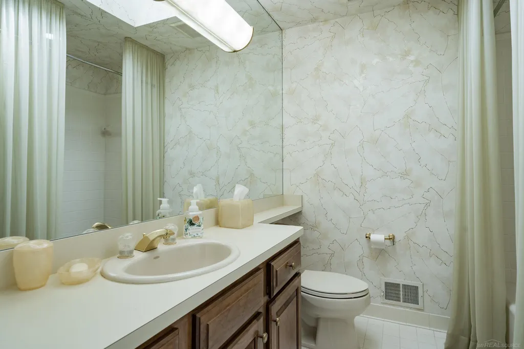 26230 Harbour Pointe Drive Harrison Charter Township MI 48045