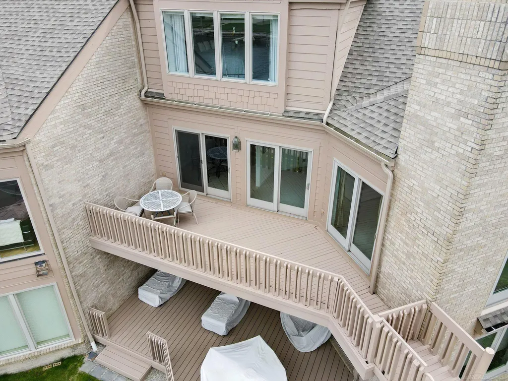 26230 Harbour Pointe Drive Harrison Charter Township MI 48045