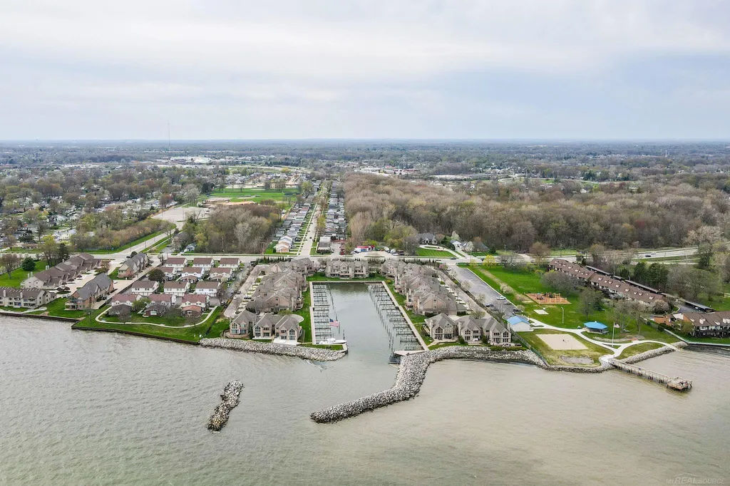 26230 Harbour Pointe Drive Harrison Charter Township MI 48045