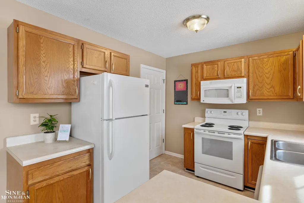 1452 Whispering Woods Avenue Marysville City MI 48040