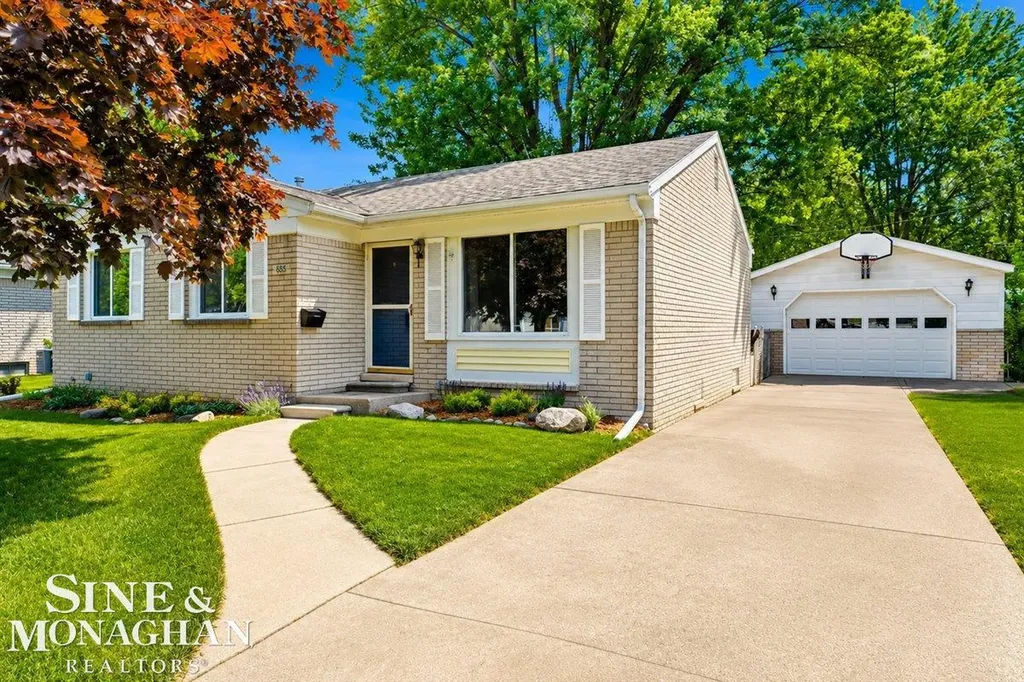 855 Georgia Street Marysville City MI 48040