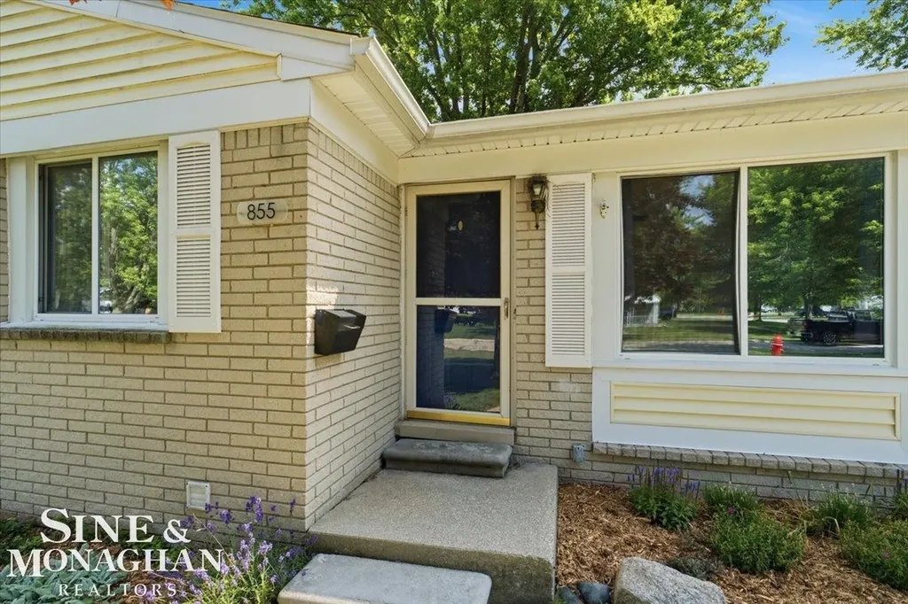 855 Georgia Street Marysville City MI 48040