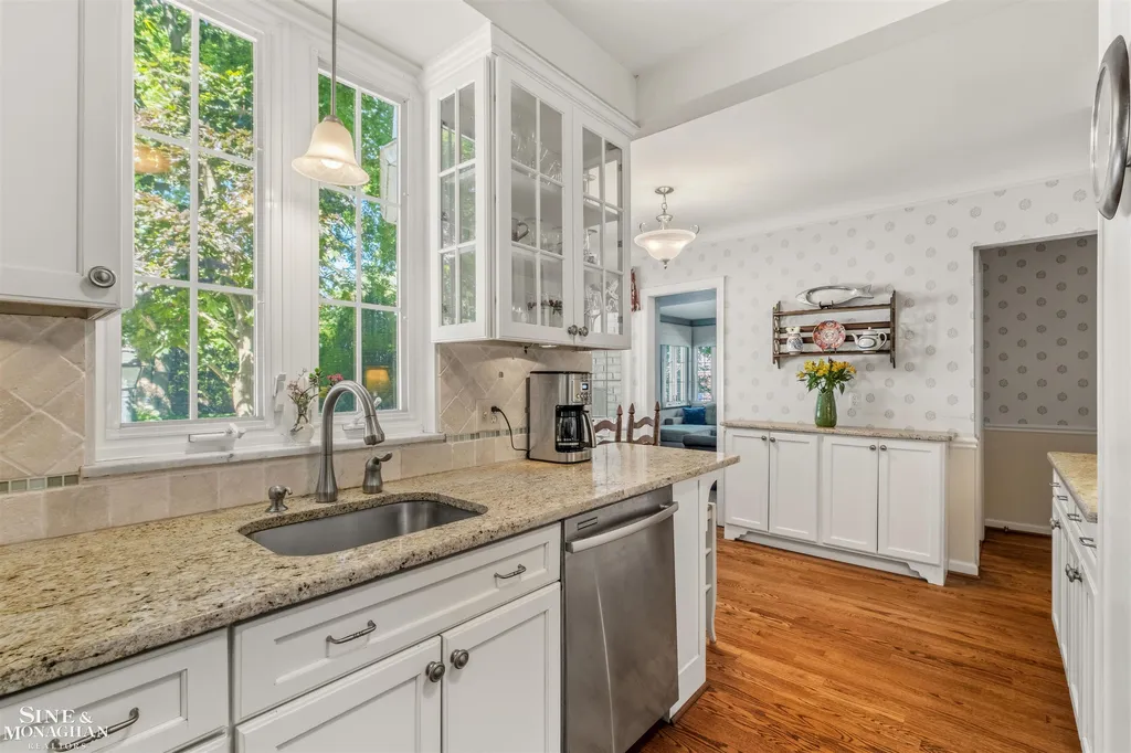 1021 Whittier Road Grosse Pointe Park City MI 48230