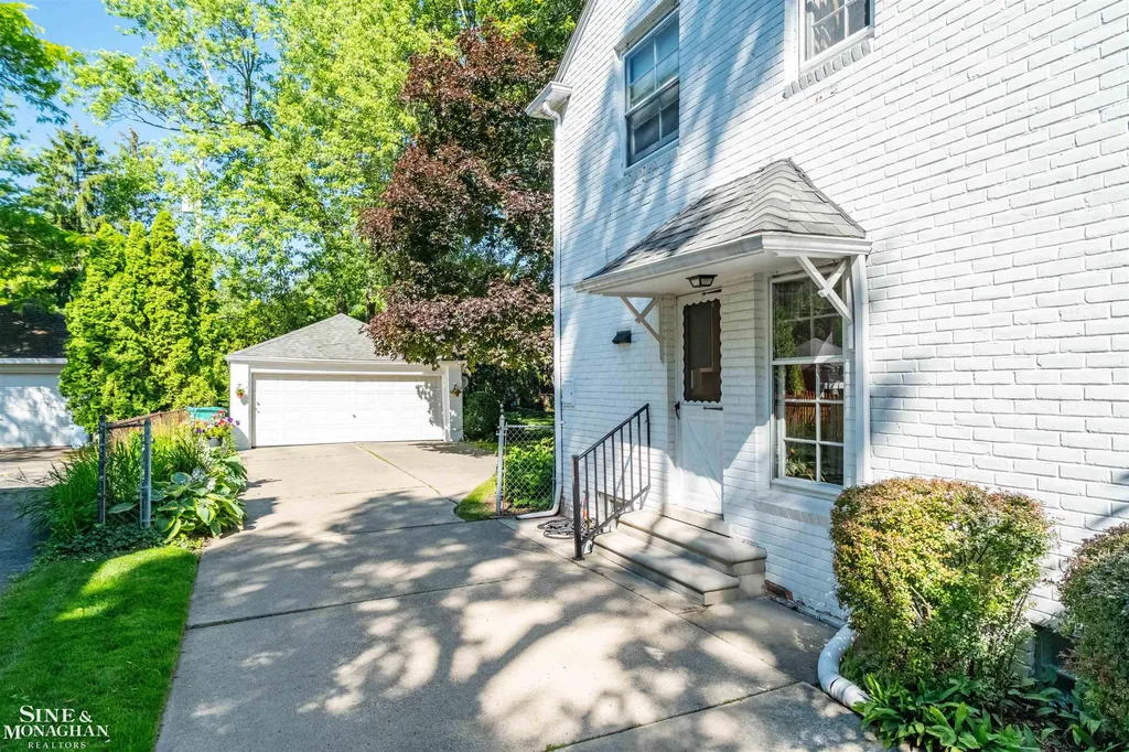 1021 Whittier Road Grosse Pointe Park City MI 48230