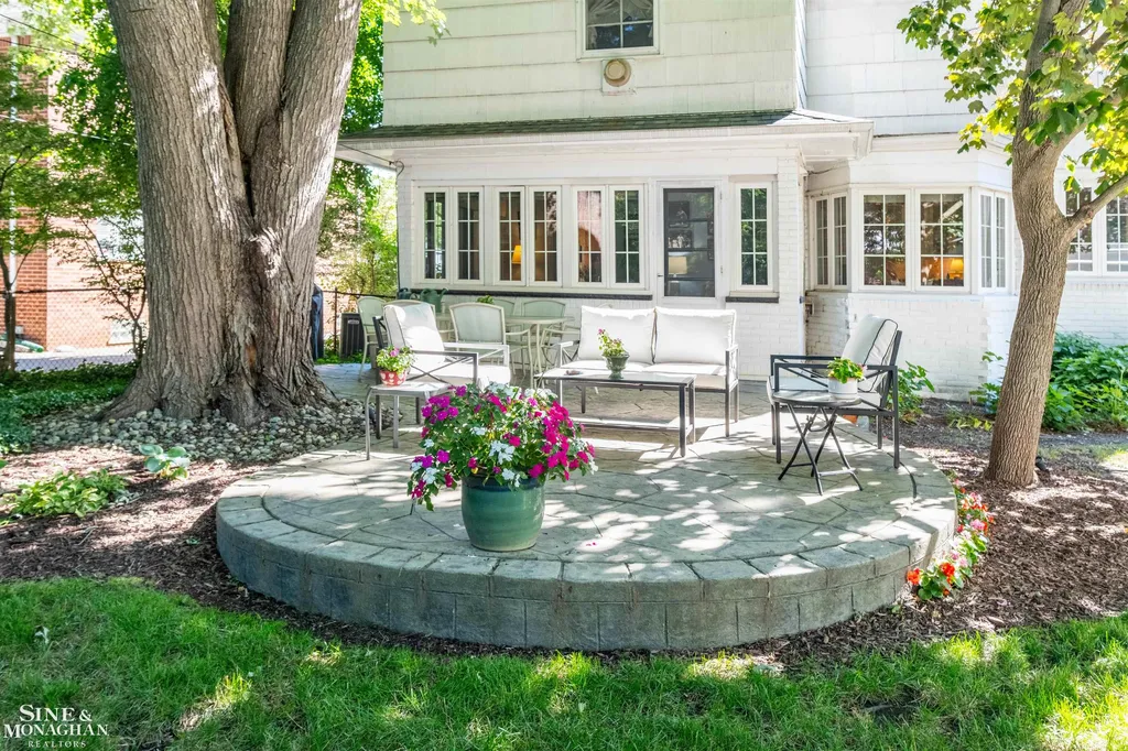 1021 Whittier Road Grosse Pointe Park City MI 48230