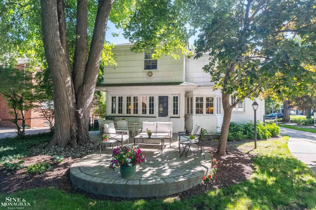 1021 Whittier Road Grosse Pointe Park City MI 48230