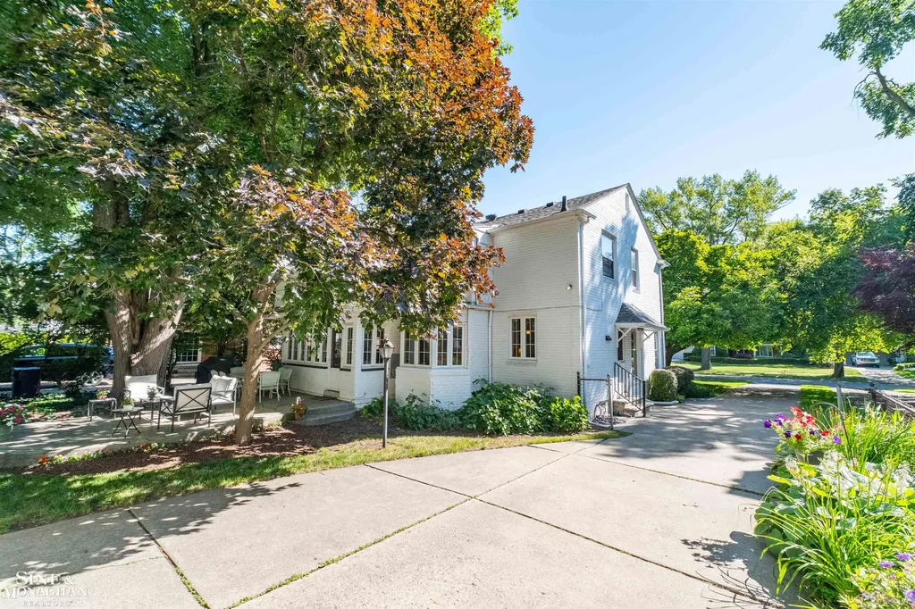 1021 Whittier Road Grosse Pointe Park City MI 48230