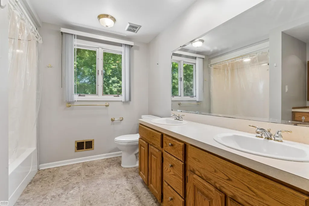 37816 Winkler Street Harrison Charter Township MI 48045