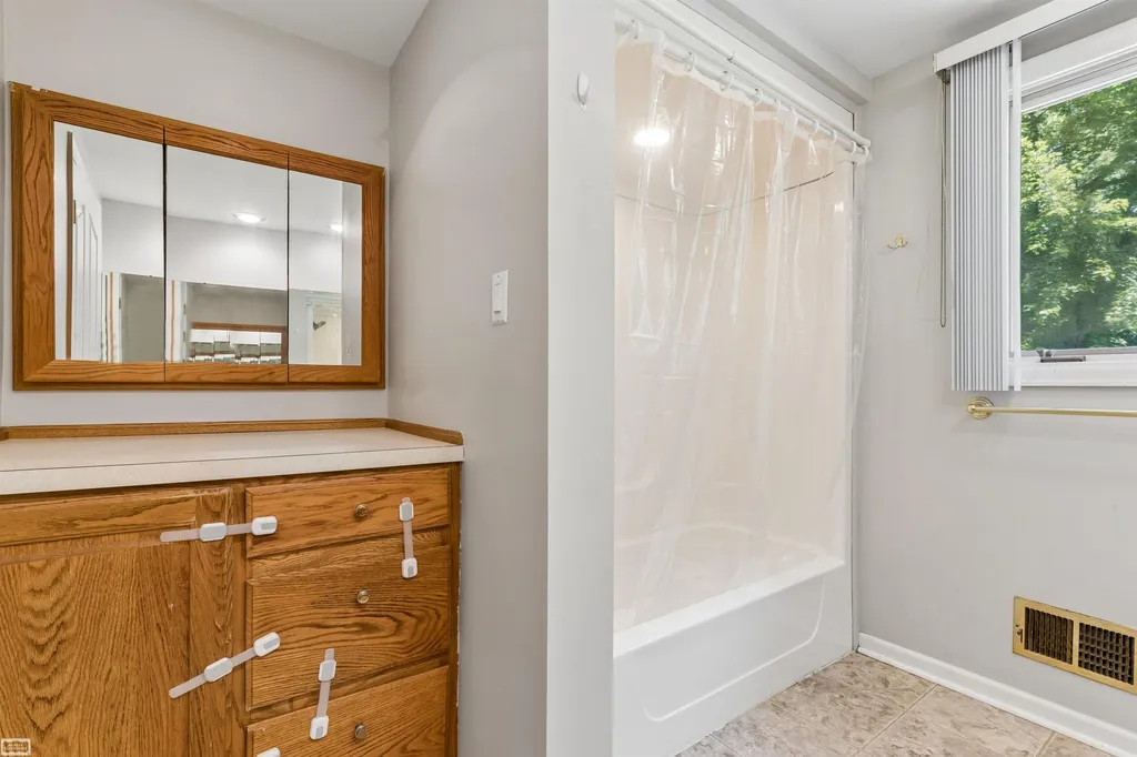 37816 Winkler Street Harrison Charter Township MI 48045
