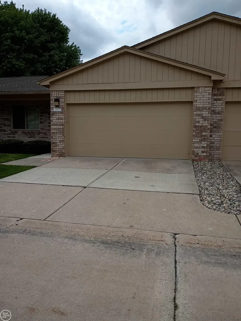 41415 Janet Circle Clinton Charter Township MI 48038