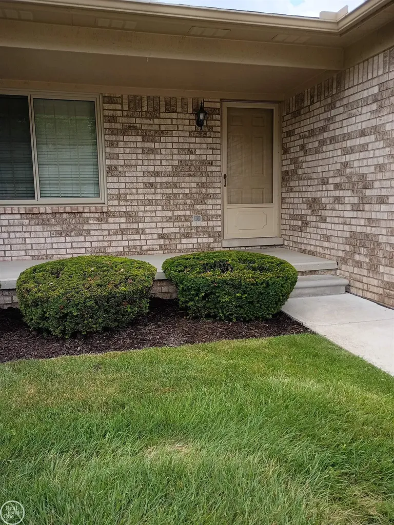 41415 Janet Circle Clinton Charter Township MI 48038