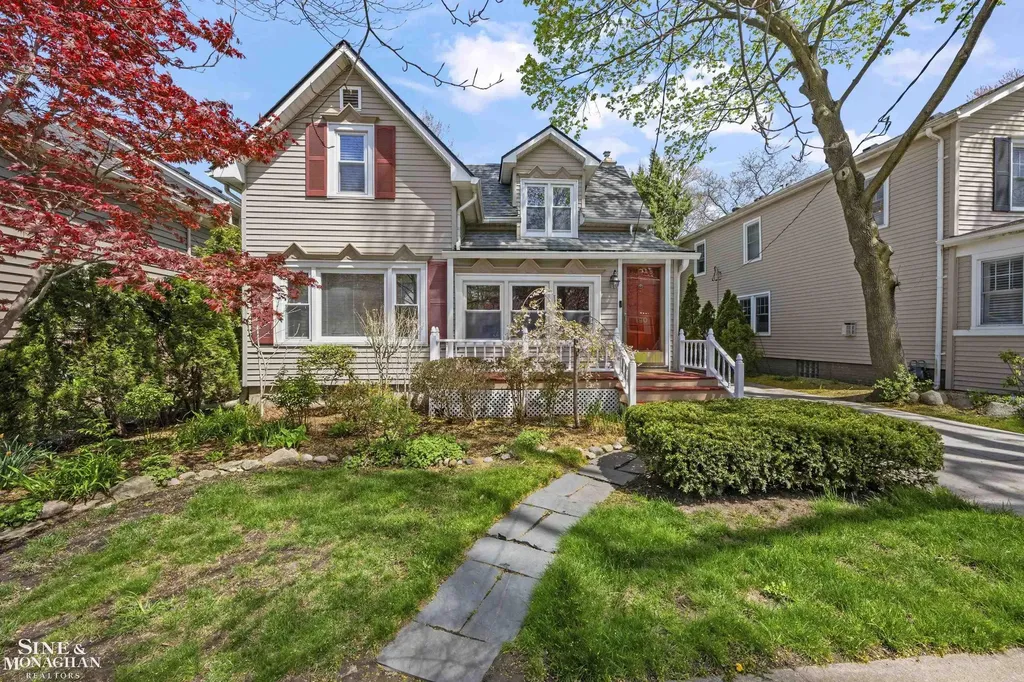 190 Lakeview Avenue Grosse Pointe Farms City MI 48236
