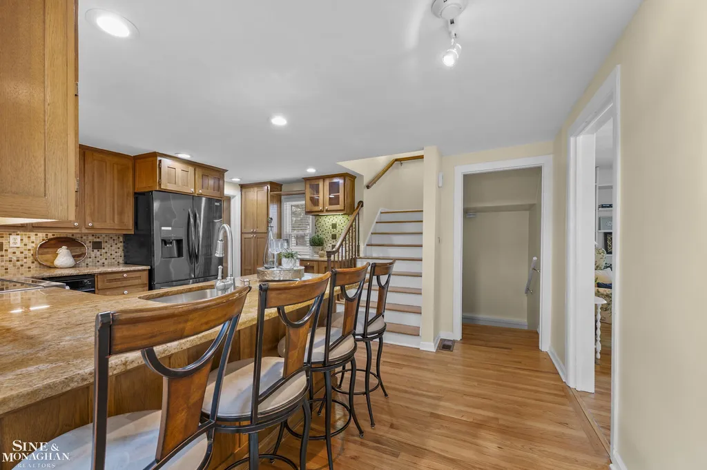 190 Lakeview Avenue Grosse Pointe Farms City MI 48236