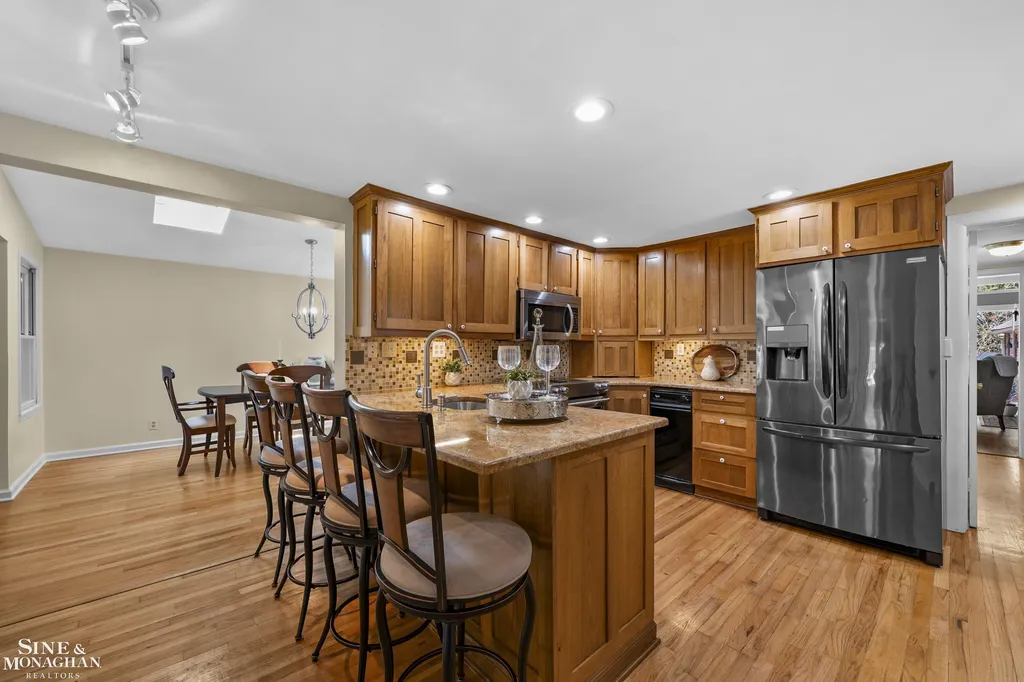 190 Lakeview Avenue Grosse Pointe Farms City MI 48236