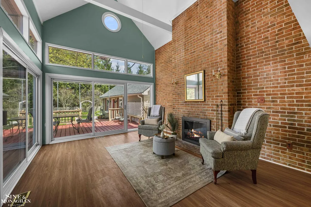 190 Lakeview Avenue Grosse Pointe Farms City MI 48236