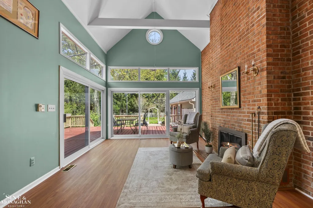 190 Lakeview Avenue Grosse Pointe Farms City MI 48236