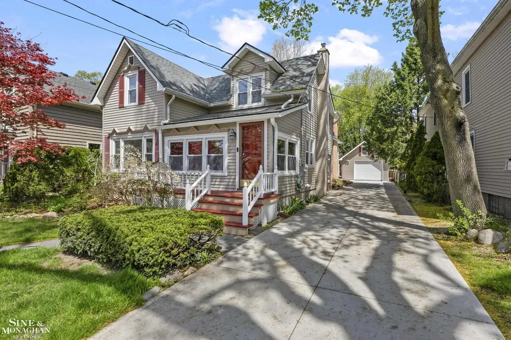 190 Lakeview Avenue Grosse Pointe Farms City MI 48236