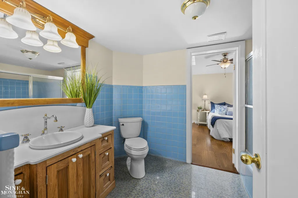 190 Lakeview Avenue Grosse Pointe Farms City MI 48236