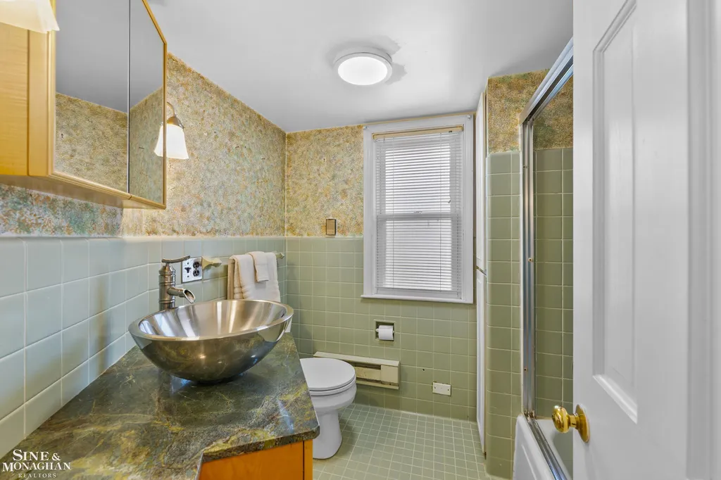 190 Lakeview Avenue Grosse Pointe Farms City MI 48236