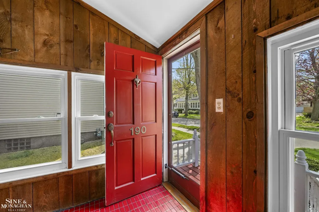 190 Lakeview Avenue Grosse Pointe Farms City MI 48236