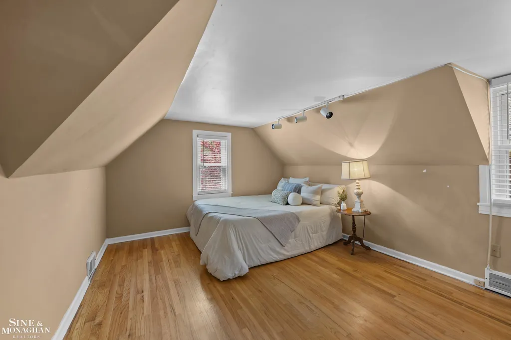 190 Lakeview Avenue Grosse Pointe Farms City MI 48236
