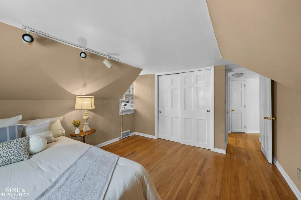 190 Lakeview Avenue Grosse Pointe Farms City MI 48236