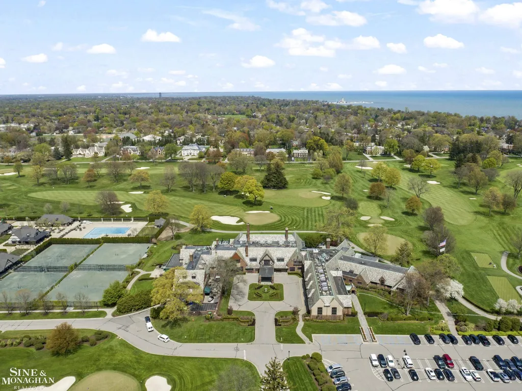 190 Lakeview Avenue Grosse Pointe Farms City MI 48236