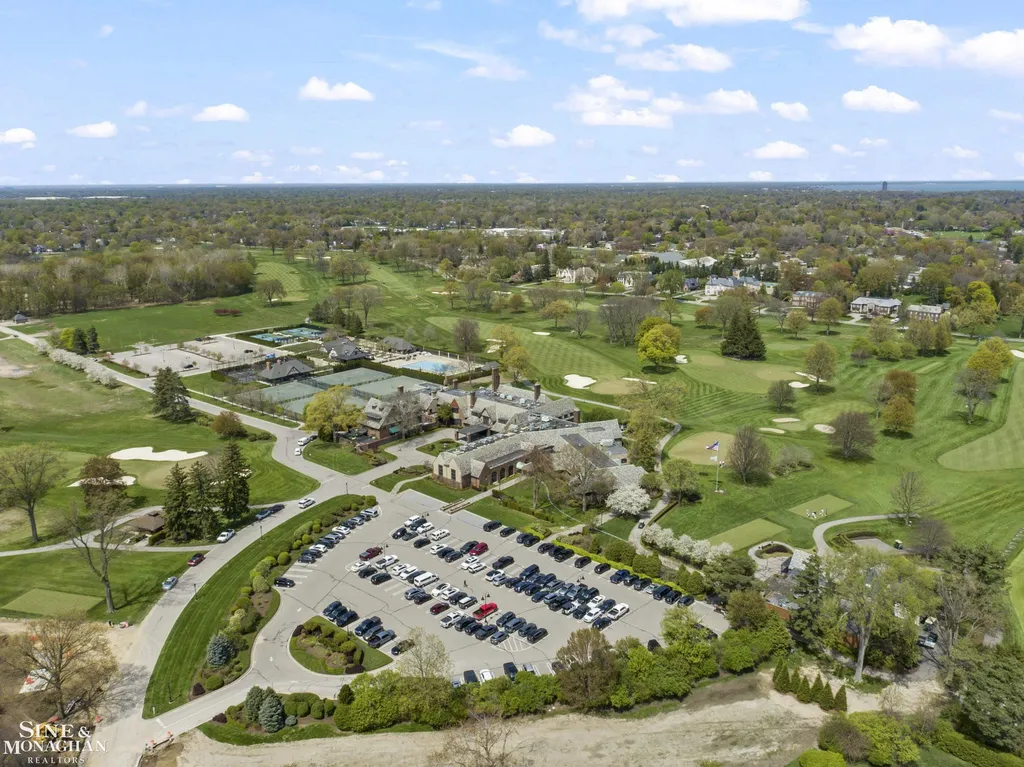 190 Lakeview Avenue Grosse Pointe Farms City MI 48236