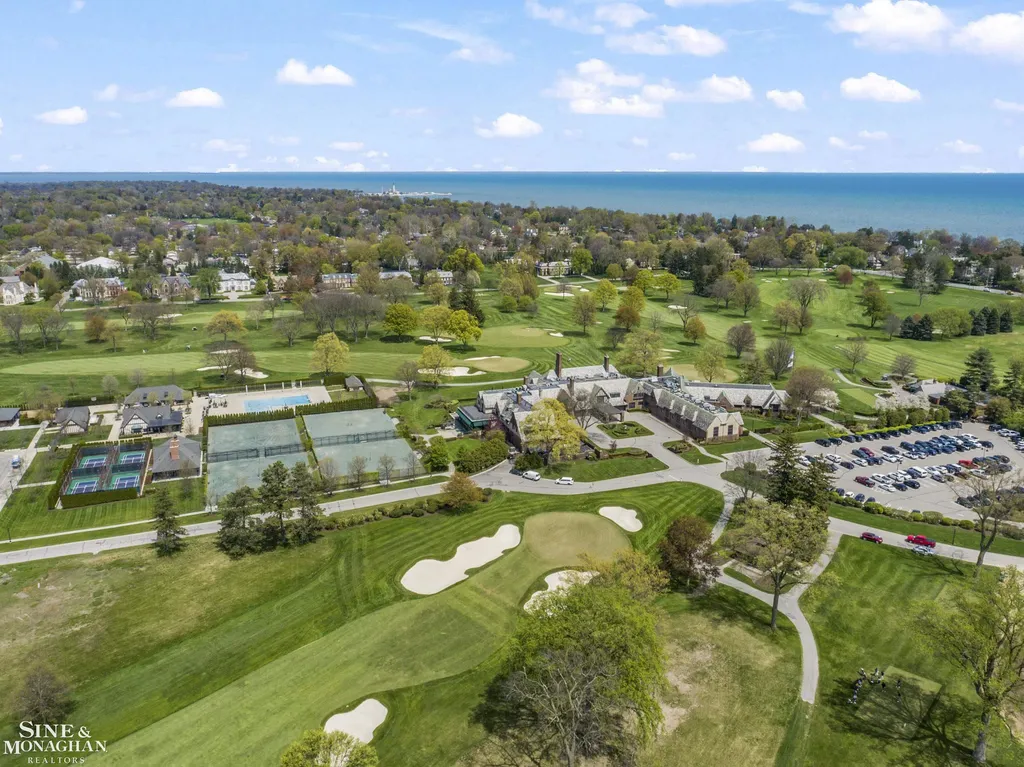 190 Lakeview Avenue Grosse Pointe Farms City MI 48236