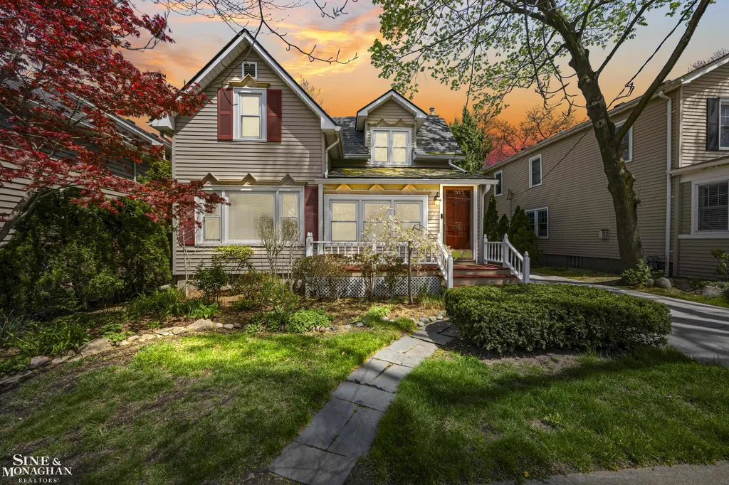 190 Lakeview Avenue Grosse Pointe Farms City MI 48236