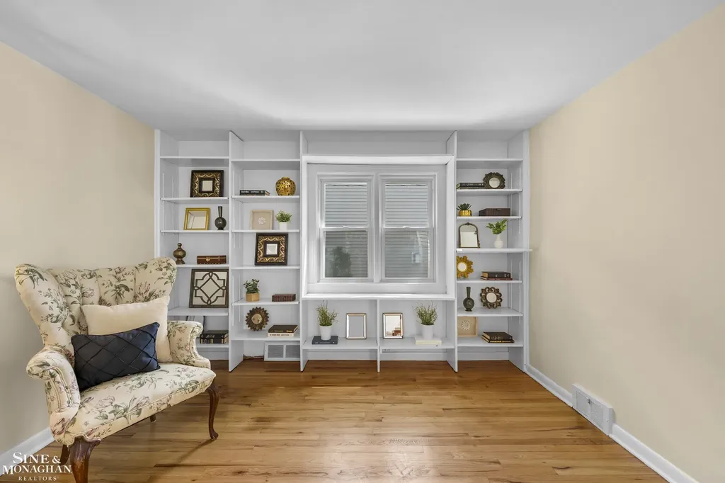 190 Lakeview Avenue Grosse Pointe Farms City MI 48236