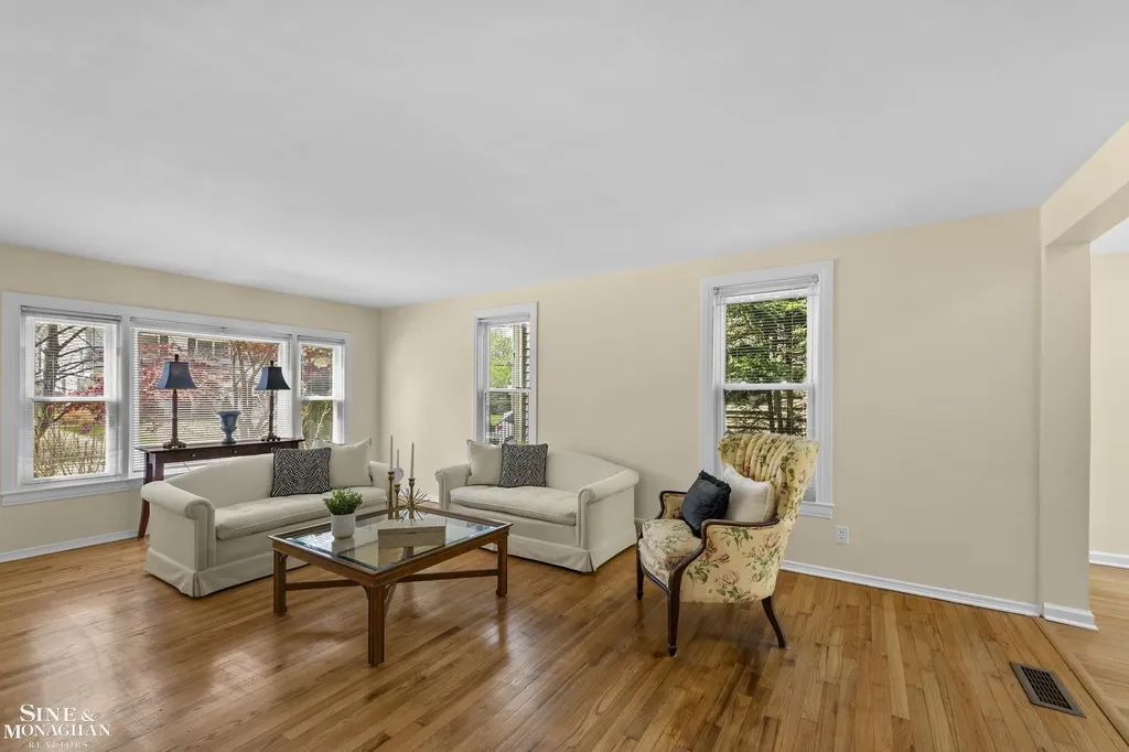 190 Lakeview Avenue Grosse Pointe Farms City MI 48236