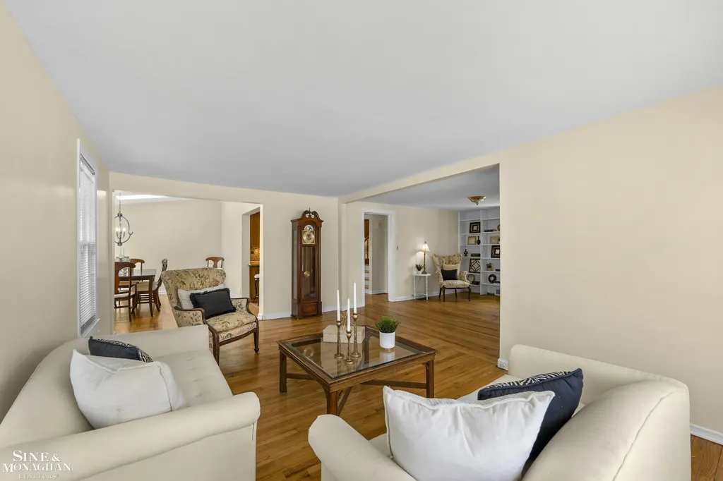 190 Lakeview Avenue Grosse Pointe Farms City MI 48236