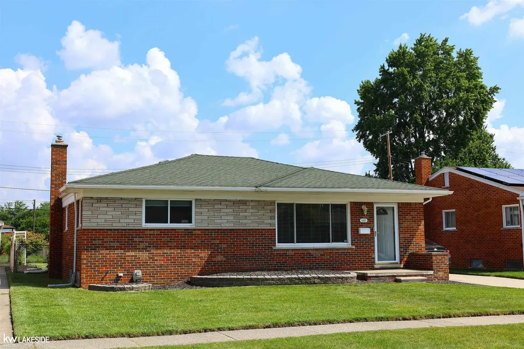 11457 Hanford Drive Warren City MI 48093