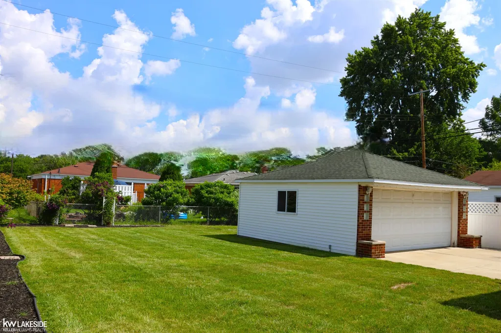 11457 Hanford Drive Warren City MI 48093