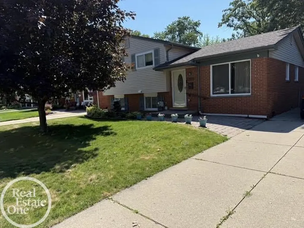 31705 Saint Margaret Street St. Clair Shores City MI 48082