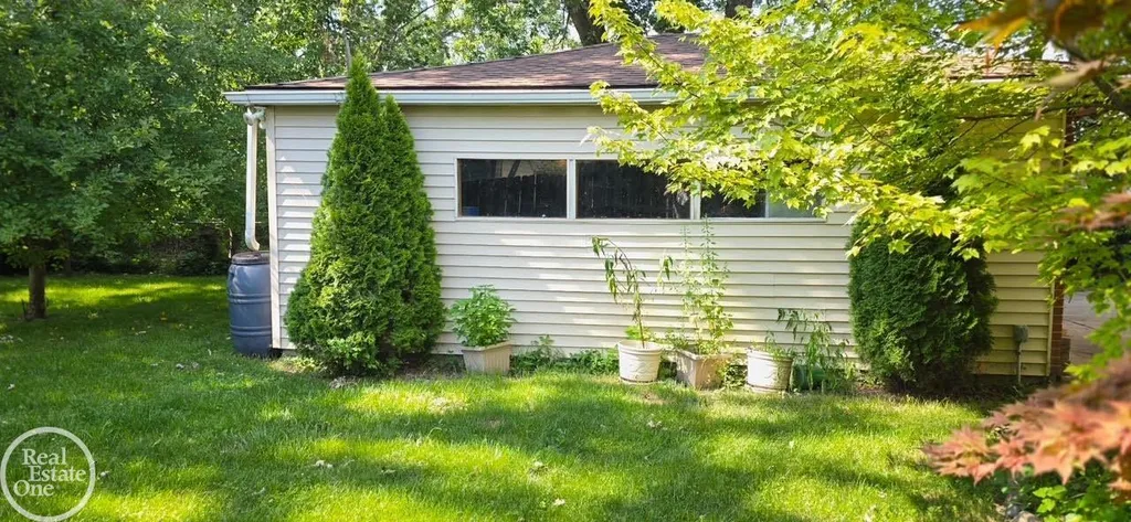 31705 Saint Margaret Street St. Clair Shores City MI 48082