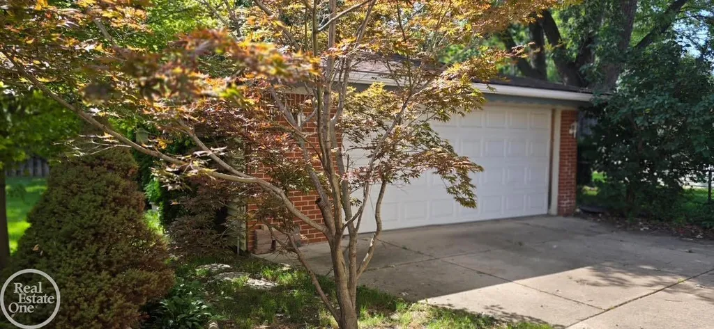 31705 Saint Margaret Street St. Clair Shores City MI 48082