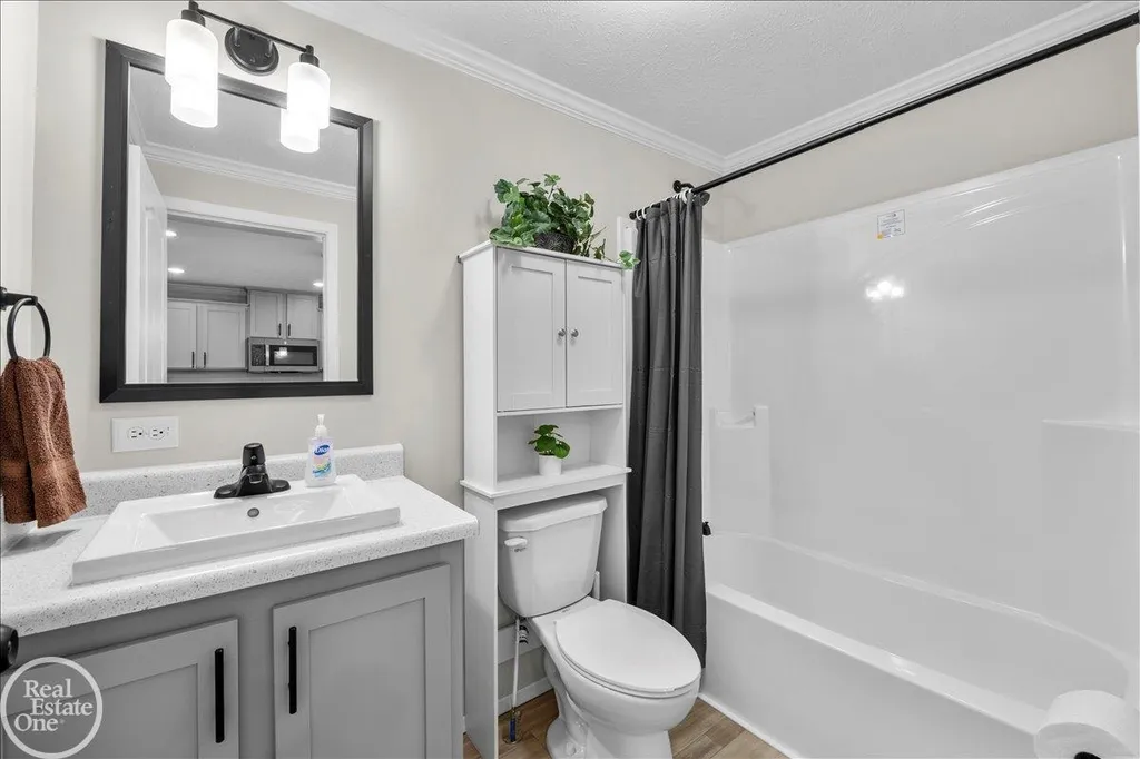 184 Riviera Drive Lapeer Township MI 48446